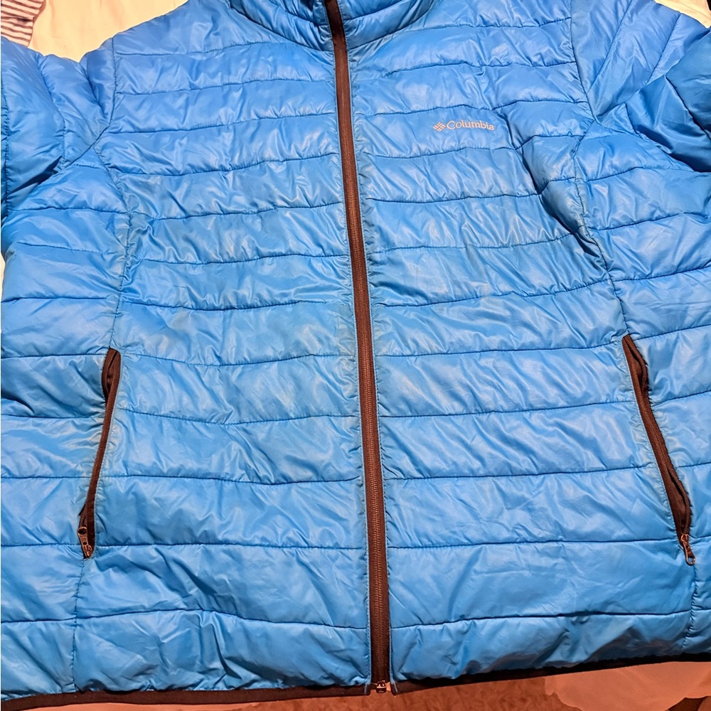 Columbia Blue Insulated Puffer Jacket with Quilted Design